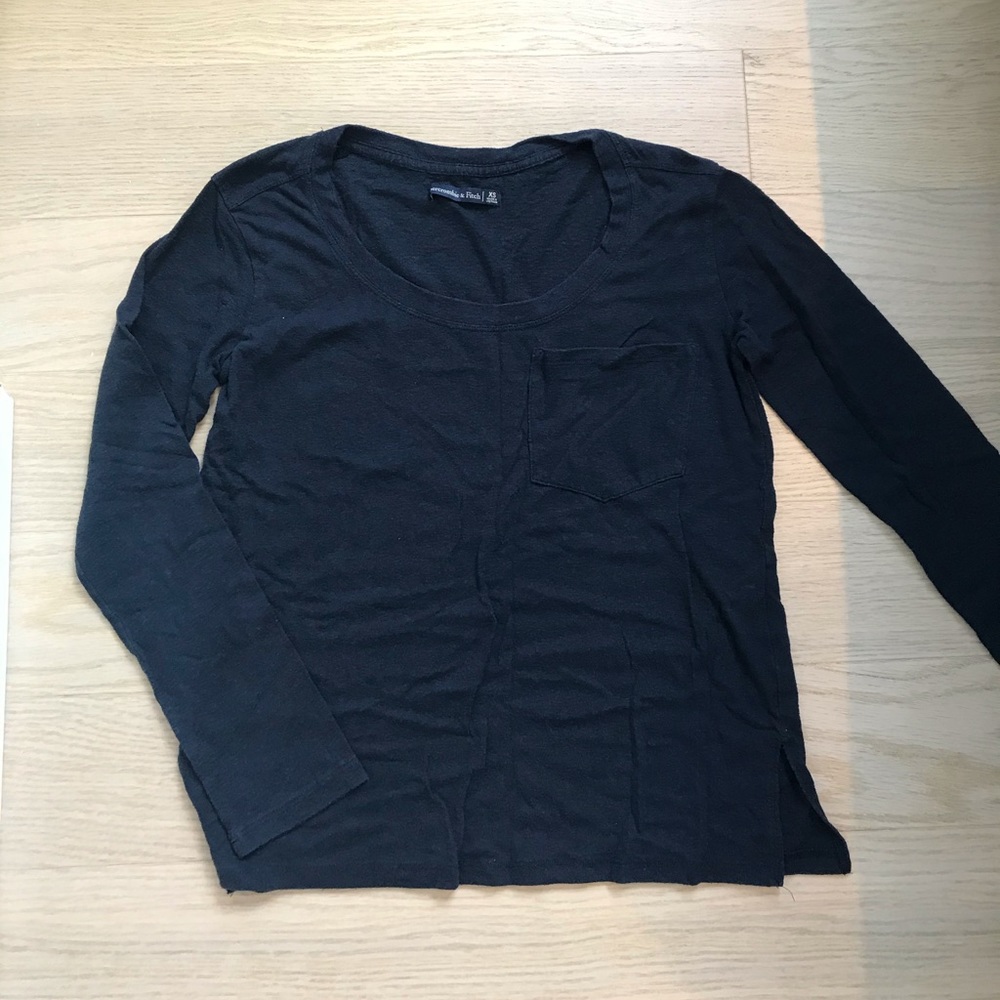 😍 2/$10 A&F pocket long sleeve tee